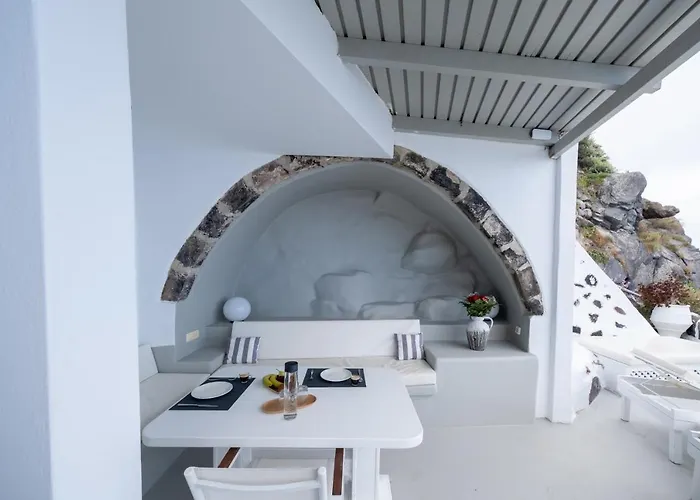 Ξενοδοχείο με διαμερίσματα Anemos Cave 4*