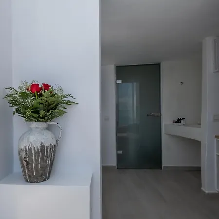 Anemos Cave Aparthotel 4*