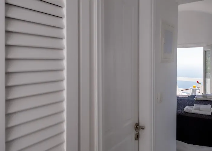 Anemos Cave Aparthotel 4*